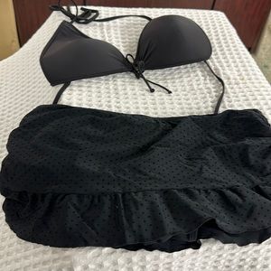 Two piece bikini the top, his body glove the bottom is Skye